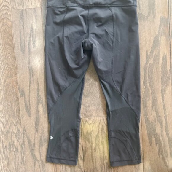 Lululemon Black Crop leggings - Picture 5 of 16